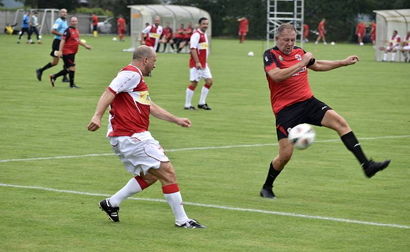 V rámci oslav 90. výročí fotbalu v Kostelci na Hané, se představili bývalí hráči pražské Slavie a v krajském derby Čechovice. 28.8. 2022