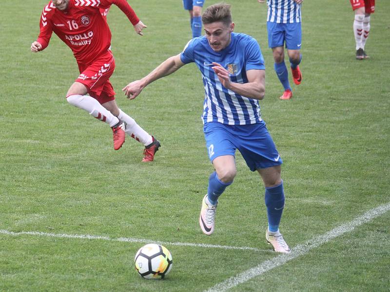 Fotbalisté Prostějov (v modrém) remizovali s Uherským Brodem 1:1 Jan Šteigl (Prostějov)