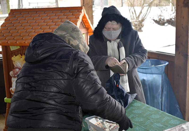 V konické Zámecké zahrádce se v sobotu konaly vepřové hody.