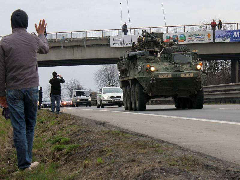 Kolem Prostějova projel v neděli odpoledne po R 46 americký vojenský konvoj