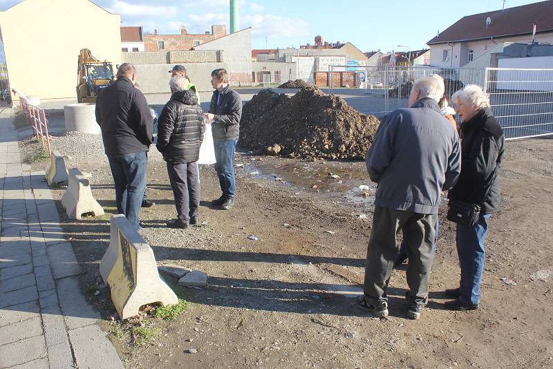 Dění na zabraném parkovišti u Kaska v Prostějově