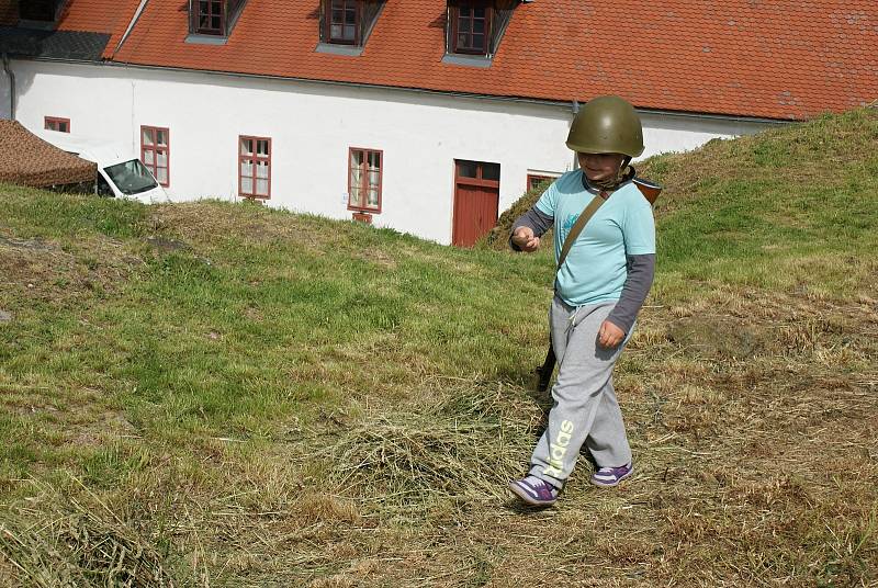 Dětský den s Kluby vojenské historie na plumlovském zámku - 6. 6. 2020