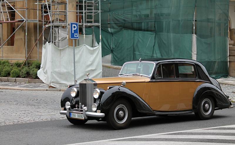 Historické motorky a auta projížděly Prostějovem. 12.5. 2019