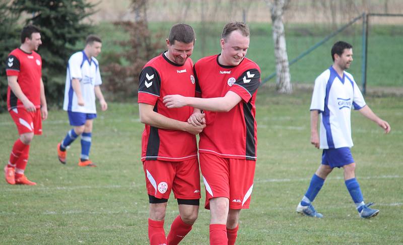 Šlágr III. třídy mezi Plumlovem (bílí) a Kostelcem na Hané musely rozhodnout penalty.