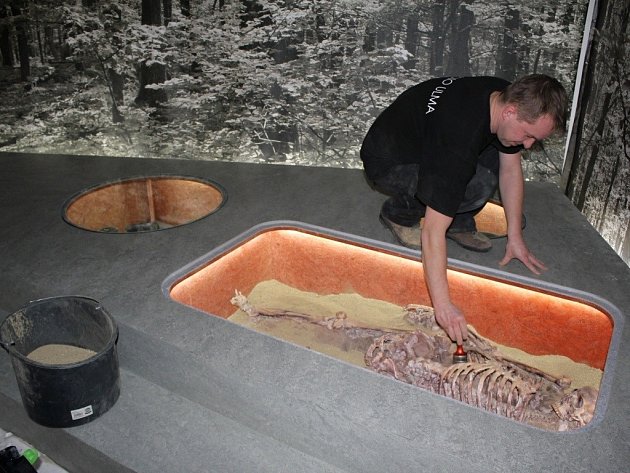 Součástí nové expozice archeologie v Muzeu Prostějovska bude i kostrový hrob, který si budou moci návštěvníci odkrýt a vžít se tak do pozice opravdového archeologa.