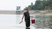 Hygienici měřili kvalitu vodu na plumlovské přehradě v pondělí 29.7. 2019