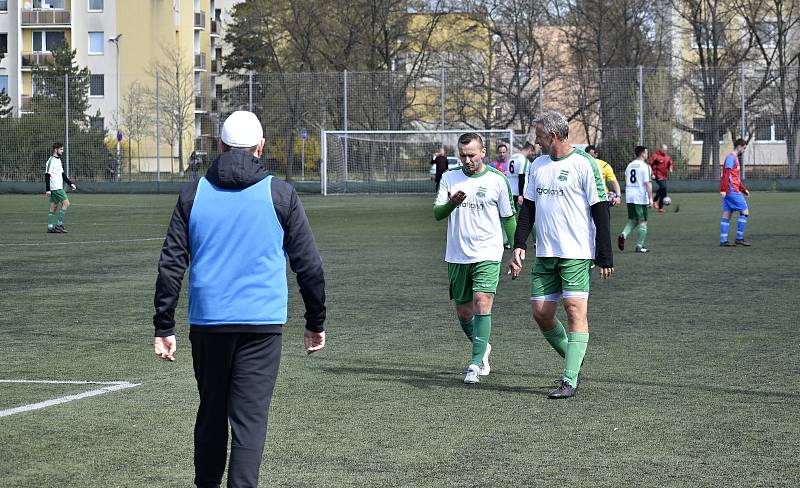 V utkání I.B třídy, skupiny B, dosáhli hladkého vítězství fotbalisté Hané (bílozelení), kteří nasázeli Smržicím čtyři branky. 17. 4. 2022