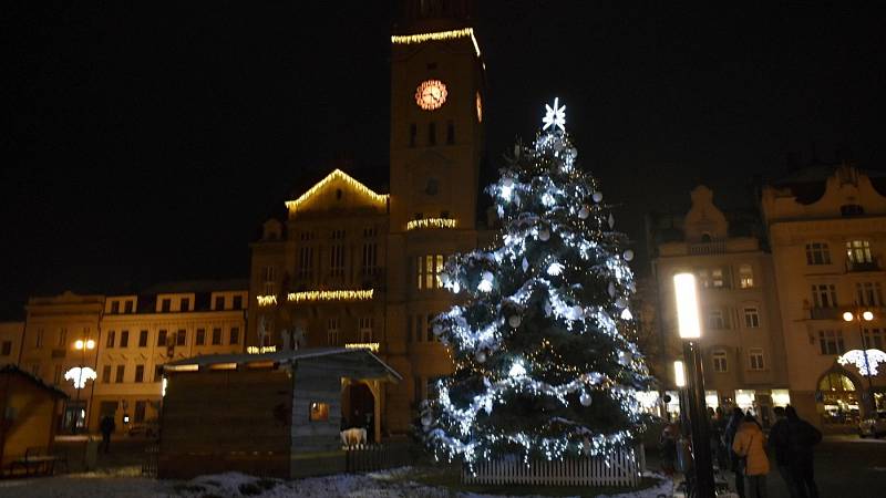 Vánoční strom na prostějovském náměstí TGM, listopad 2021