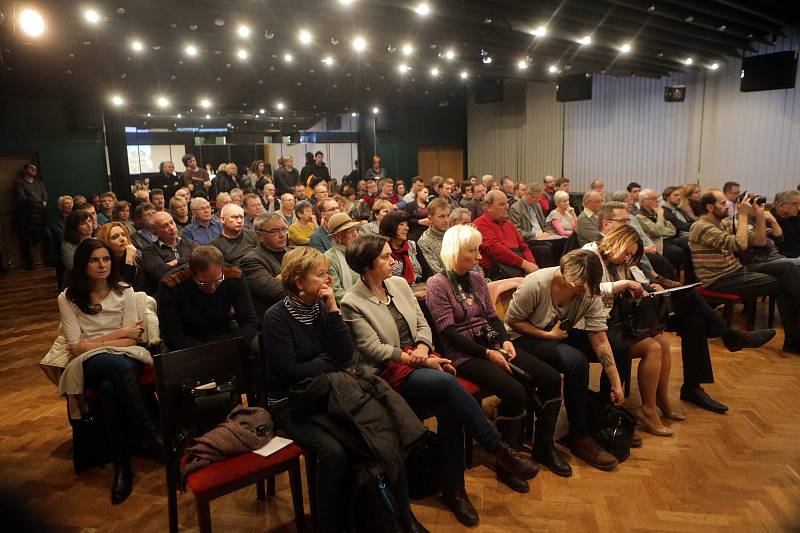 Beseda k problematice pietní úpravy starého a zrušeného židovského hřbitova v Prostějově.