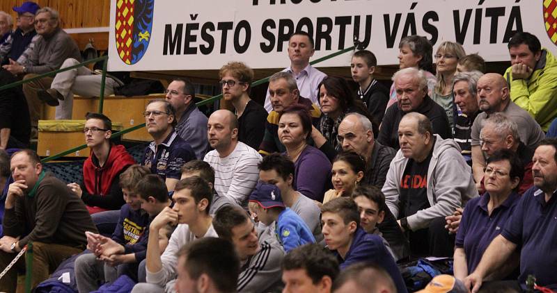 Prostějovští basketbalisté pětatřicet minut na soupeřem vedli, pak ale přišlo velké množství ztrát. Ostrava duel otočila a sebrala tak Hanákům naději na první letošní výhru.