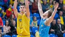 BK Opava (ve žlutém) - BK Olomoucko 72:64