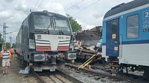 V Němčicích nad Hanou srazil lokomotivní vlak jedoucí z Havlíčkova Brodu do Ostravy s osobním vlakem jedoucím z Olomouce do Nezamyslic