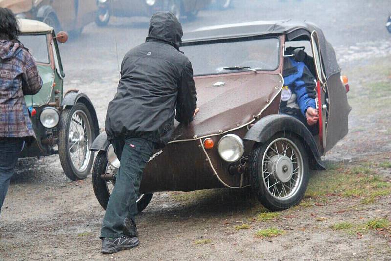 Sraz velorexů na plumlovském zámku