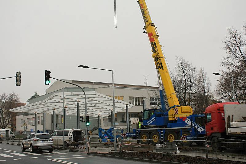 Střecha autobusového terminálu na Floriánském náměstí v Prostějově - 26. 11. 2019