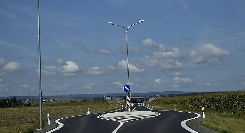 Spojka severního obchvatu od Olomoucké ulice na Smržice už slouží řidičům, stejně tak se dá projet přímo na Kostelec na Hané. 2.9. 2021