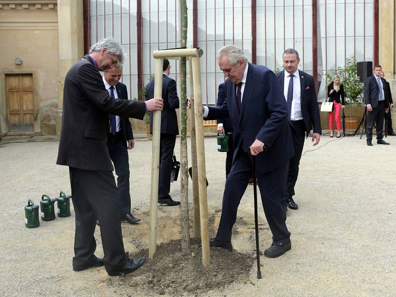 Návštěva prezidenta Miloše Zemana na zámku v Čechách pod Kosířem