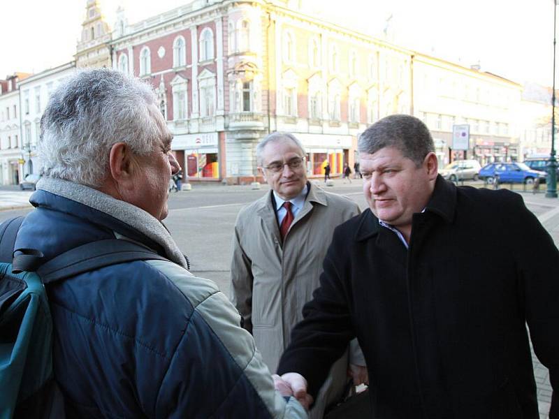 Rada velvyslanectví Bulharské republiky Marin Jovčevski (v brýlích) na návštěvě v Prostějově