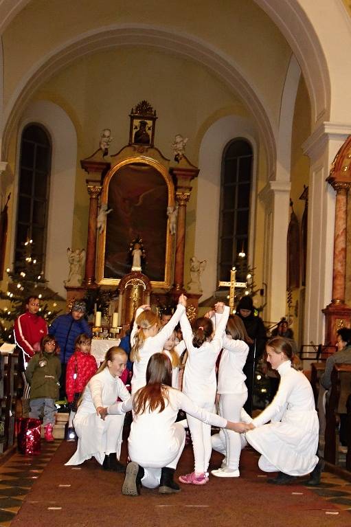 Dětská besídka v kostele sv. Michaela ve Vrchoslavicích