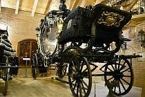 Král kočárů, tak nazývají největší exponát Muzea kočárů v Čechách pod Kosířem gigantický vůz, který byl k vidění v seriálu Marie Terezie.