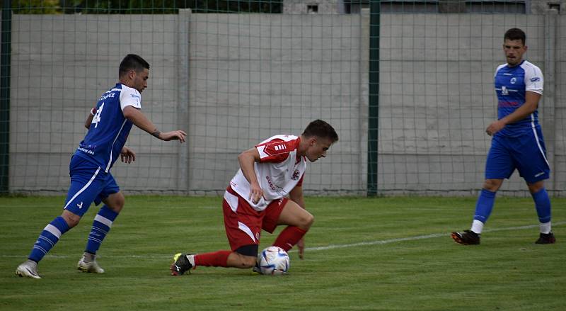 V rámci oslav 90. výročí fotbalu v Kostelci na Hané, se představili bývalí hráči pražské Slavie a v krajském derby Čechovice. 28.8. 2022