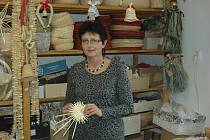 Paní Miloslava z Brodku u Konice se ruční výrobou  živí už dvacet pět let.