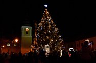 Instalace a rozsvícení vánočního stromu v Němčicích nad Hanou
