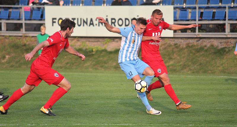 Fotbalisté Prostějova (v modrém) doma hráli s Vítkovicemi bez branek.