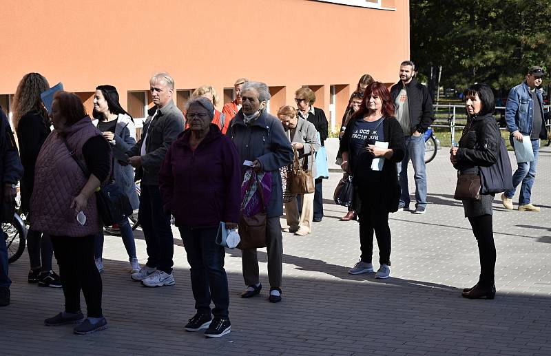 Začátek voleb na ZŠ Jana Železného, pátek 8.10. 2021