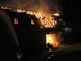 V pátek 11. října 2016 začal hořet zámek v Plumlově na Prostějovsku. Nebylo to přitom poprvé, oheň zde zachvátil střechu už v roce 2010. Škodu způsobila nejspíš obyčejná nedbalost.