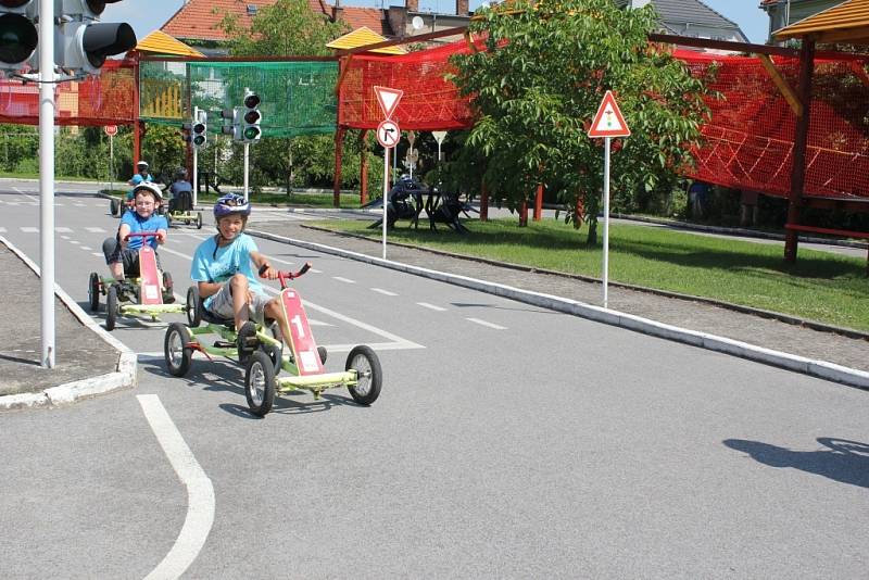 Účastníci příměstského tábora zavítali na dopravní hřiště v Prostějově