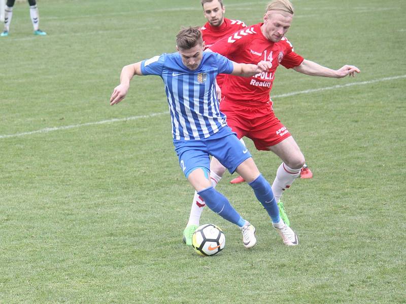 Fotbalisté Prostějova (v modrém) remizovali s Uherským Brodem 1:1 Jan Šteigl (Prostějov)