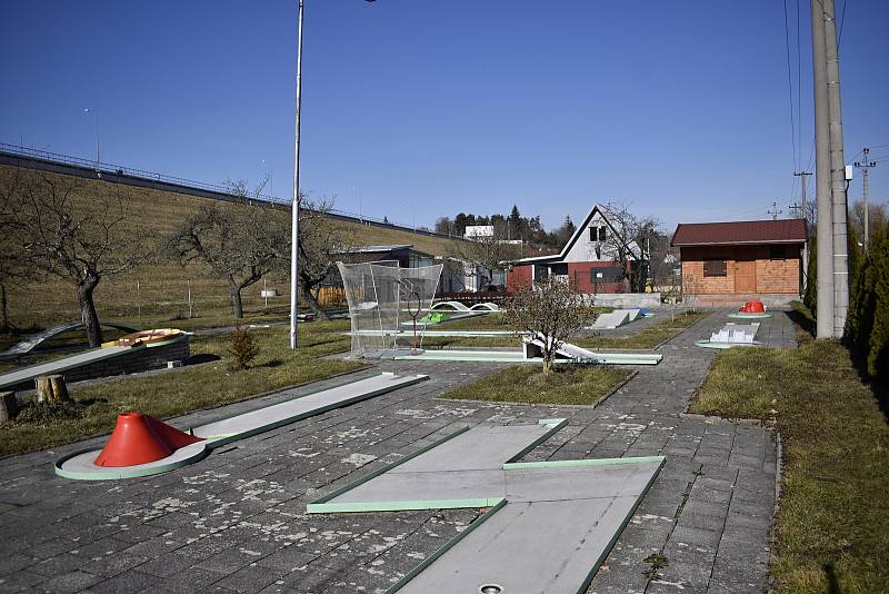 Mostkovice jsou obcí, která leží přímo pod plumlovskou přehradou.