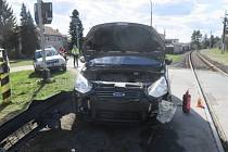 Nehoda osobního auta s vlakem v Kostelci na Hané. 11. 4. 2022