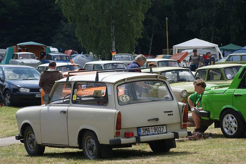 Trabant sraz 2011 v plumlovském kempu Žralok