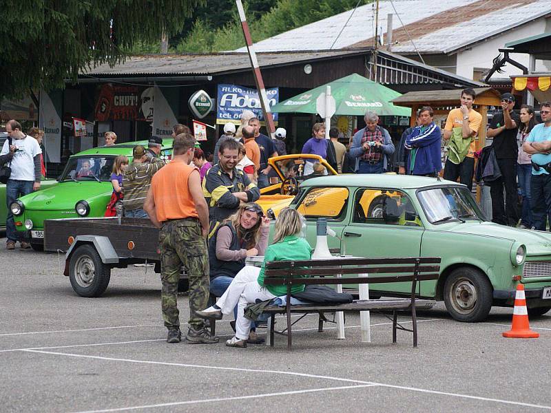 Trabant sraz 2011 v plumlovském kempu Žralok