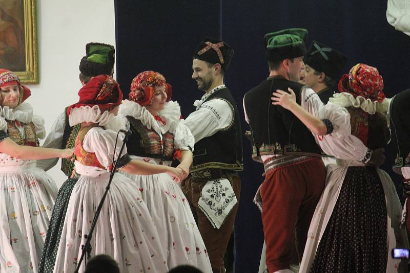 V  Kralicích se sešli v kulturním domě vyznavači folklóru.