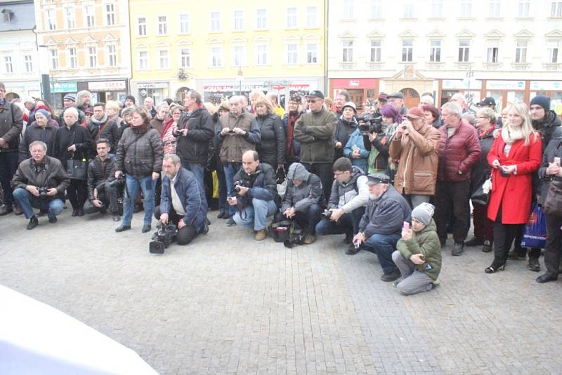 Odhalení sochy Jiřího Wolkera v Prostějově