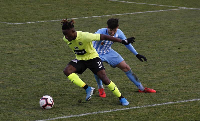 Fotbalisté Prostějova (v modro-bílém) remizovali s Ústím nad Labem 1:1.