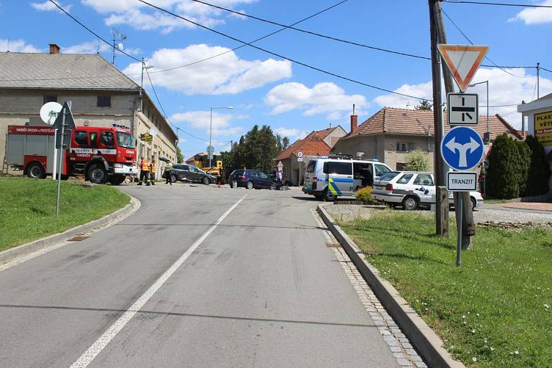 Dopravní nehoda s šesti zraněnými ve Výšovicích