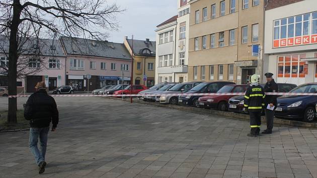 Anonym nahlásil bombu na městském úřadě v Konici. Policie uzavřela budovu i její okolí.