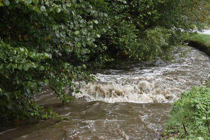 K prvnímu povodňovému stupni se blížila i Hloučela v Hamrech. 14.10. 2020