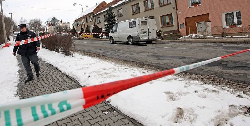 Policejní manévry po ranním přepadení obrněného vozu s penězi v Přemyslovicích