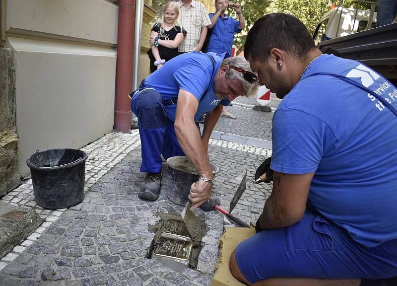 V Prostějově bylo uloženo dalších 13 Kamenů zmizelých. 25.6. 2020