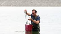 Hygienici měřili kvalitu vodu na plumlovské přehradě v pondělí 29.7. 2019