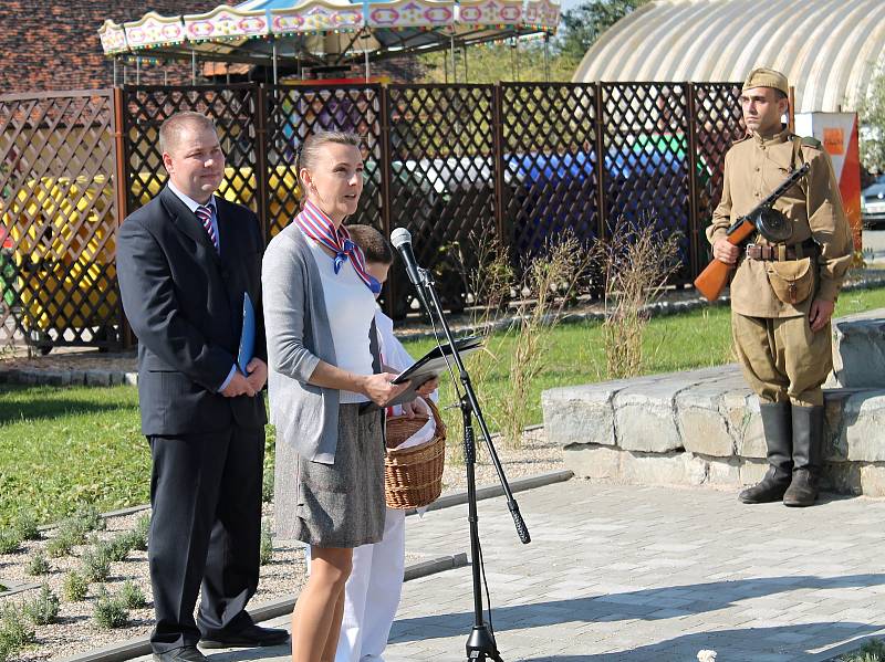 VYDAŘENÉ OSLAVY. Uctění památky našich předků, proběhlo ve Vrchoslavicích noblesně.