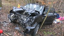 Páteční poledne se stalo mále osudným trojici seniorů, kteří byli v osobním autě, jehož dráhu zastavil strom. 23.2. 2024