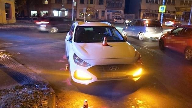 Ve čtvrtek odpoledne došlo na náměstí Padlých hrdinů ke střetu osobního vozidla Hyundai s chodcem.