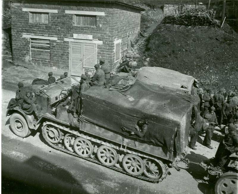 Německá armáda na ústupu z Konice ráno 9. května 1945.