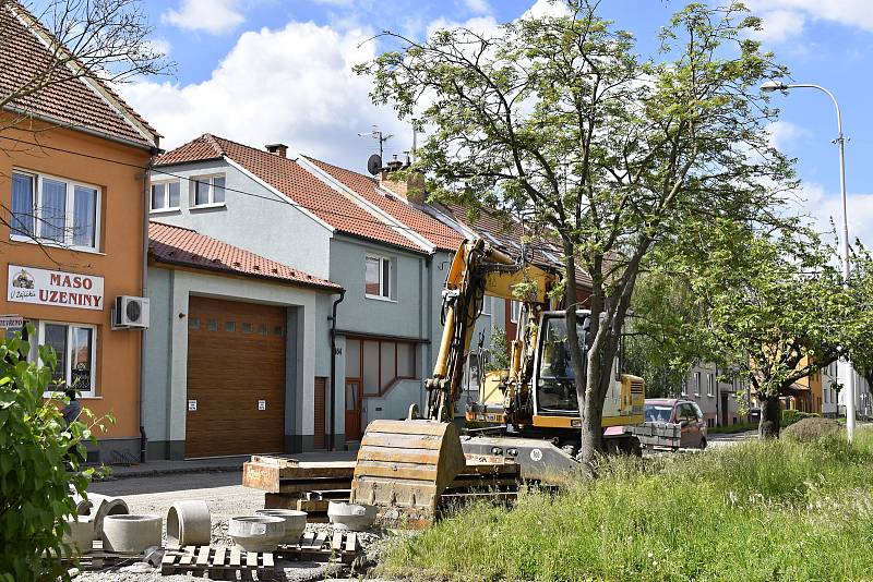 Práce na rekonstrukci Vrahovické ulice v Prostějově. 28. 5. 2021