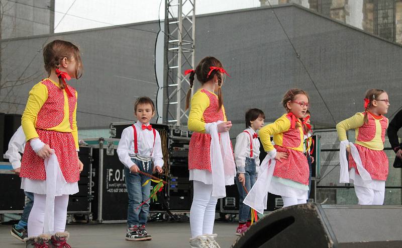 Vystoupení mateřských školek z Prostějova na velikonočním jarmarku. Foto: Deník/Zdeněk Vysloužil